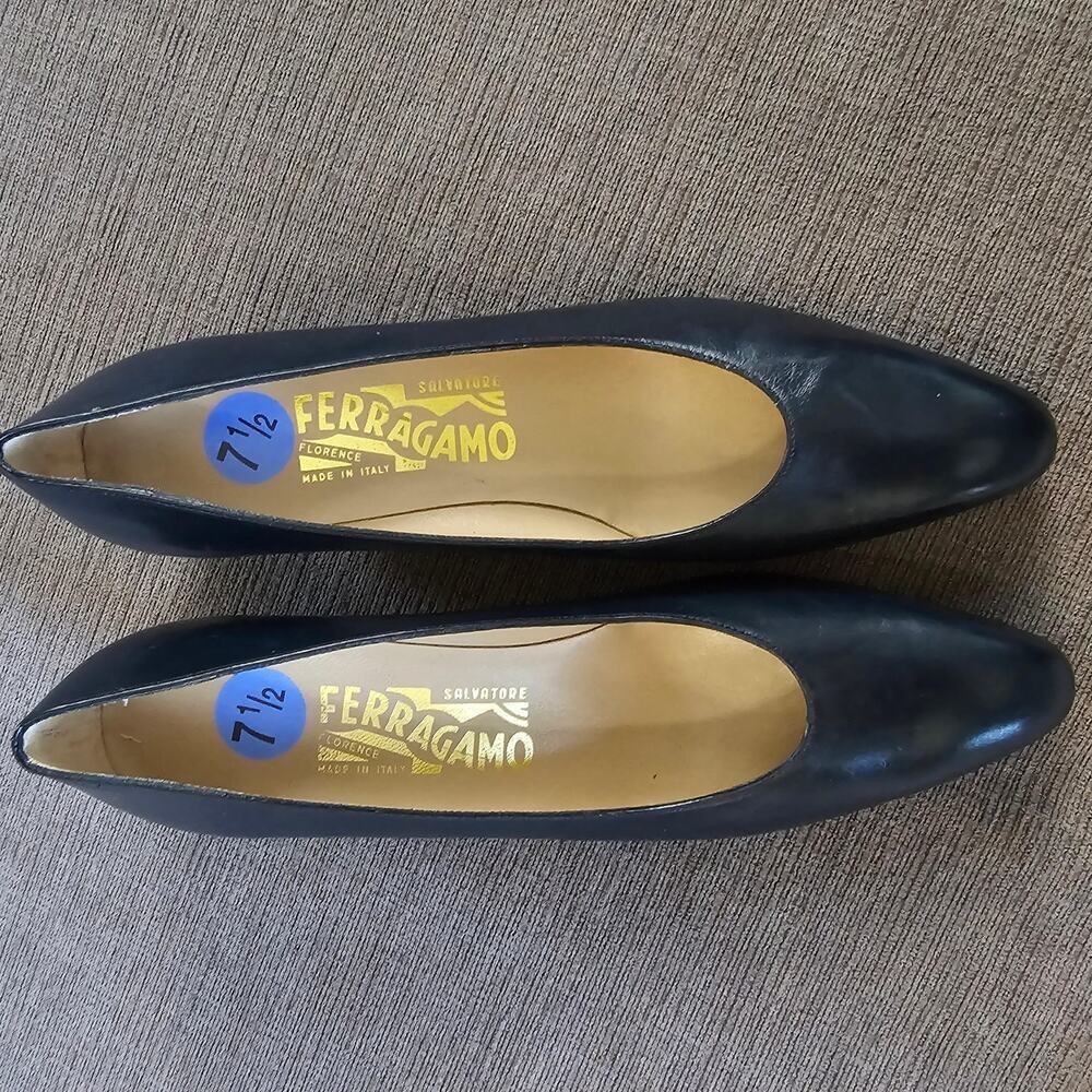 Salvatore Ferragamo Women's Vera Navy Blue Leather Classic Heels 7.5